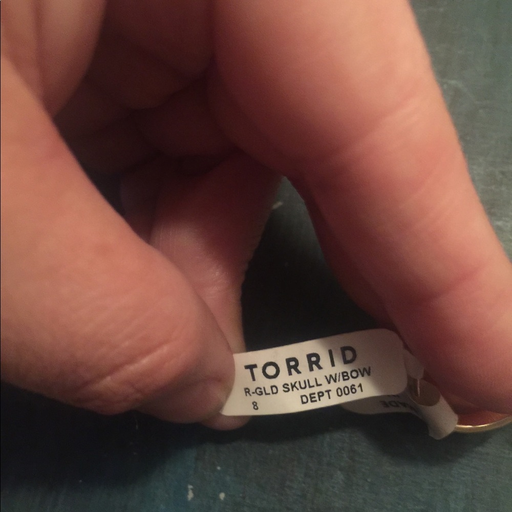 Torrid size 8 gold crystal ring New NWT skull - Picture 4 of 5